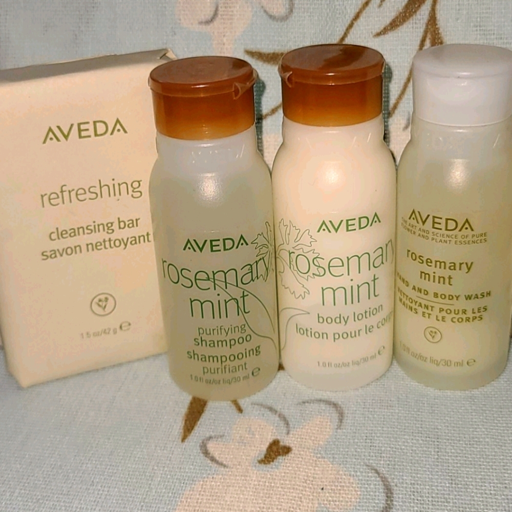 AVEDA Deluxe Travel Set in Rosemary Mint